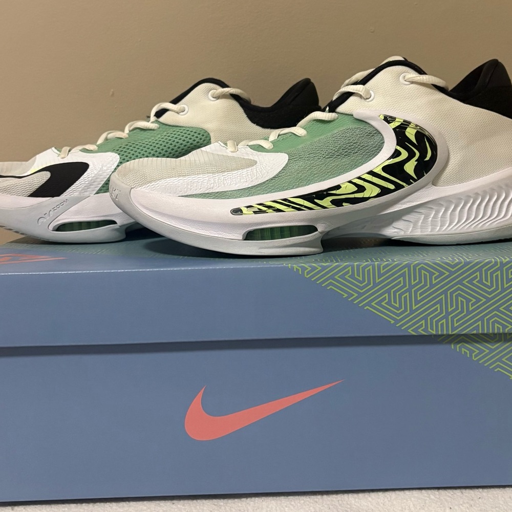 Nike zoom freak 4 basketball shoes